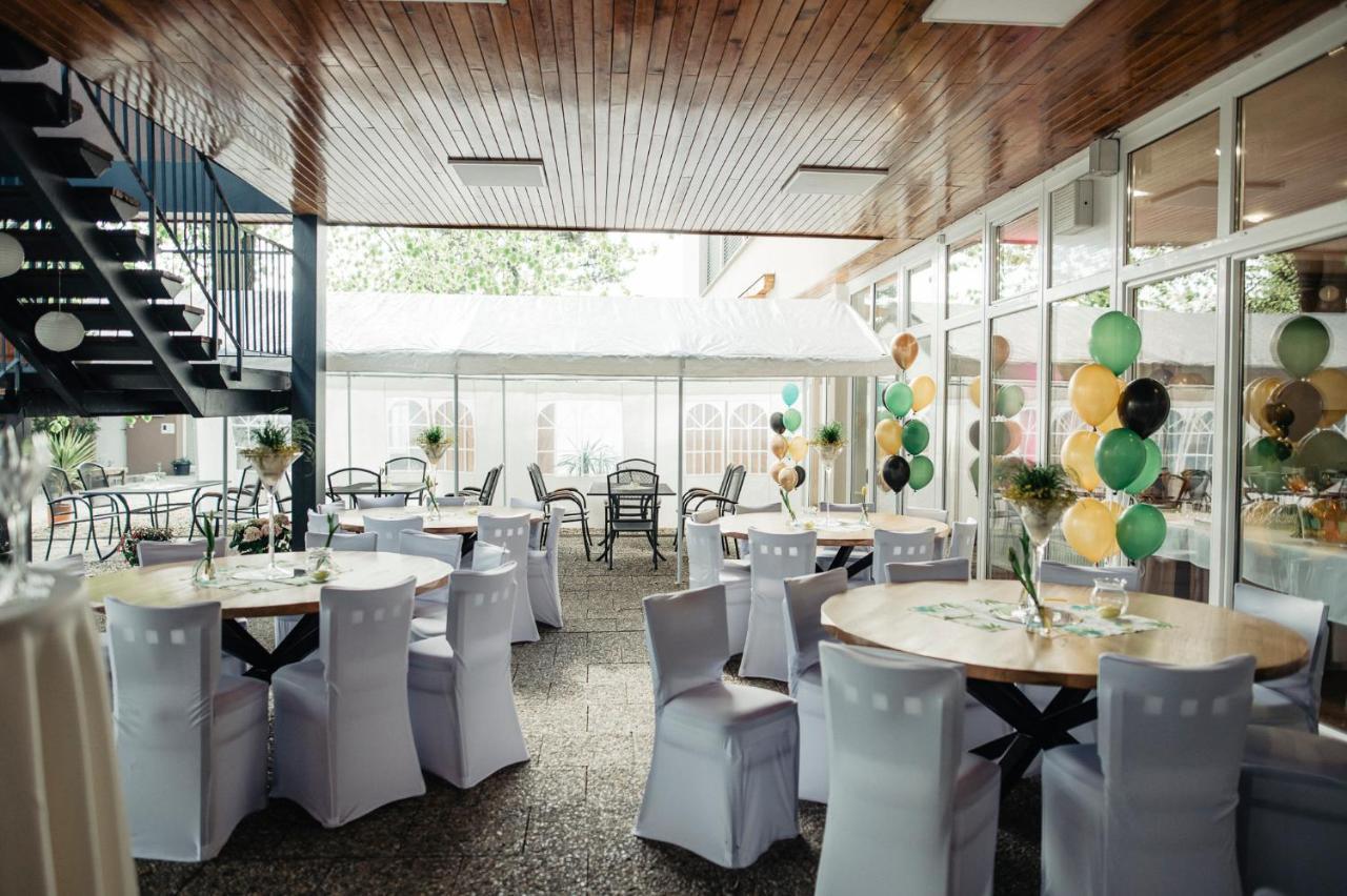 Hotel Fontana เบอร์โน ภายนอก รูปภาพ