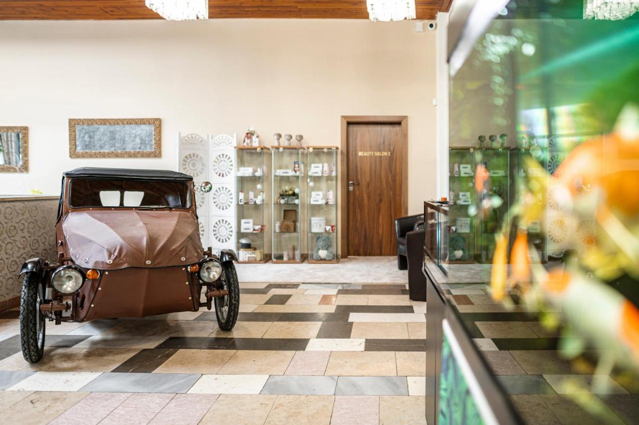 Hotel Fontana เบอร์โน ภายนอก รูปภาพ