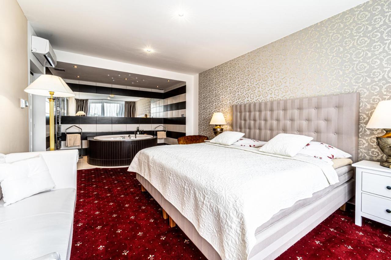 Hotel Fontana เบอร์โน ภายนอก รูปภาพ