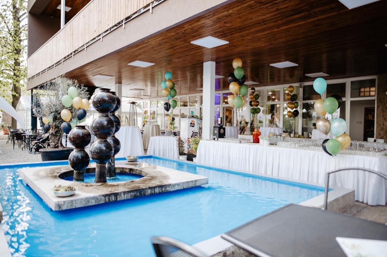 Hotel Fontana เบอร์โน ภายนอก รูปภาพ